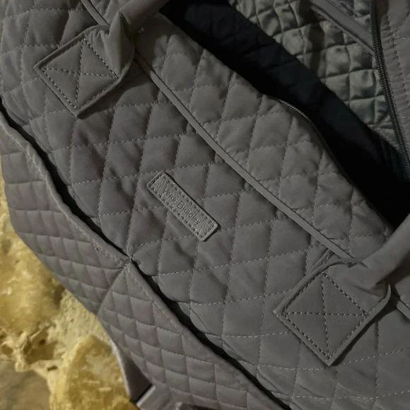 Vera Bradley Weekender tote plus large and small cosmetic bag - Picture 2 of 4